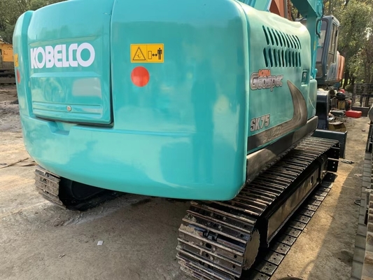 Kobelco SK75 Bagger im Gebrauch und in gutem Zustand, ideal für den Bau