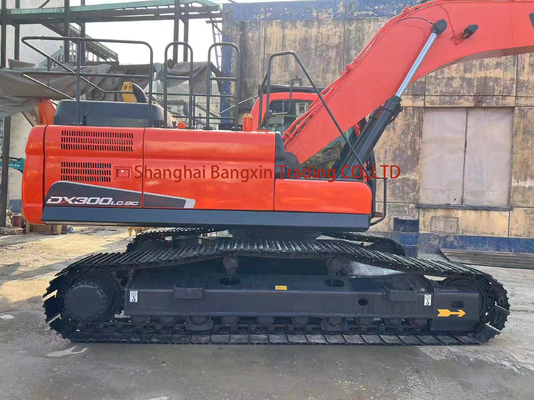 Gebrauchtes Doosan DX300LC-9C Bagger mit EPA/CE-Zertifizierung und 30000 KG Gewicht